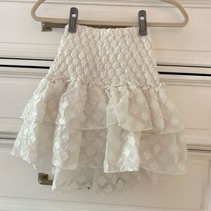 Do + Be white ruffle skirt